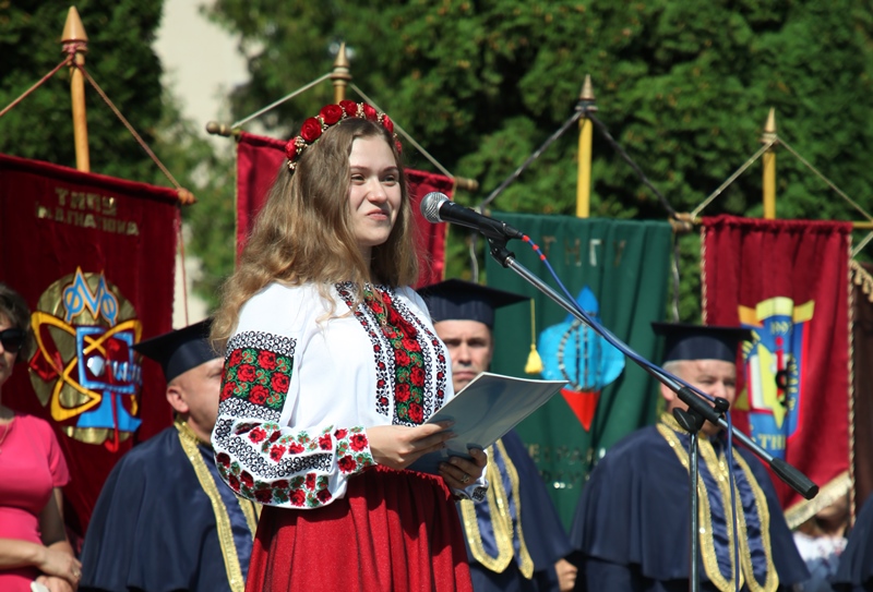 Виступ першокурсниці